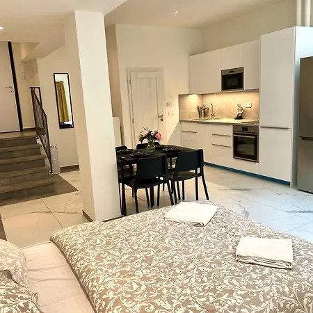 Apartment Urban Loft & Courtyard